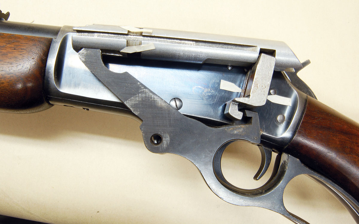 Since the Marlin M336 is easy to disassemble, the points shown by arrows should be lightly greased.